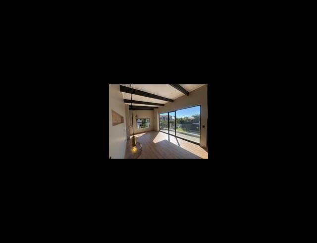 6 BEDROOM HOUSE FOR SALE IN MIDSTREAM ESTATE